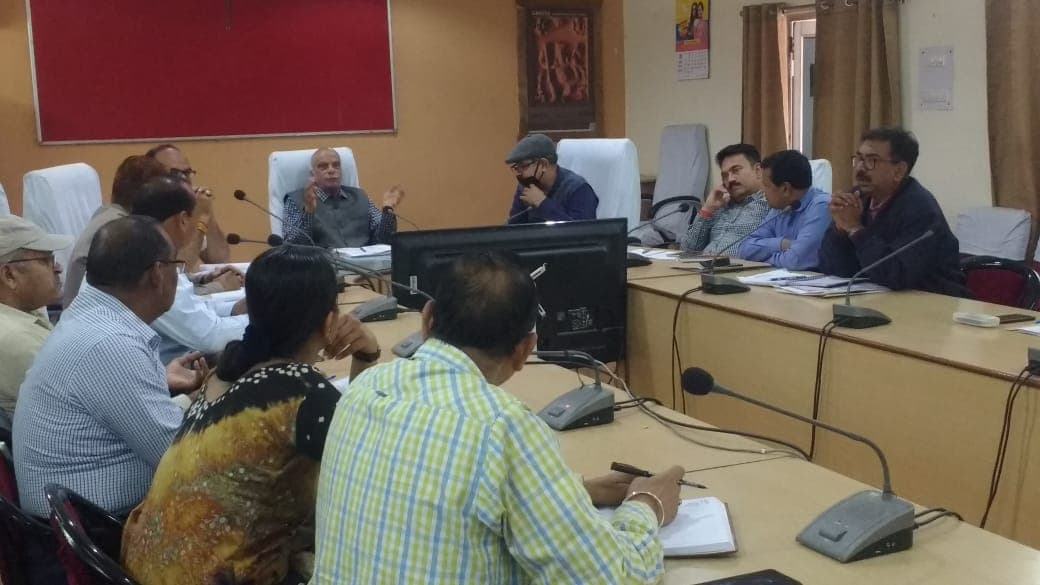 कलेक्टर ने अवैध उत्खनन एवं रेत परिवहन रोकथाम के लिए ड्रोन कैमरे उपयोग करने के दिए निर्देश