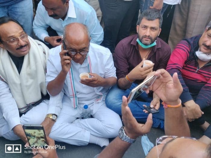 बैंगलुरु में दिग्विजय समेत कई विधायक गिरफ्तार, बोले-‘जेल में करुंगा भूख हड़ताल’