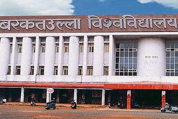 BU में स्पोर्ट्स कोच पर यौन शोषण का दबाव बनाने का आरोप