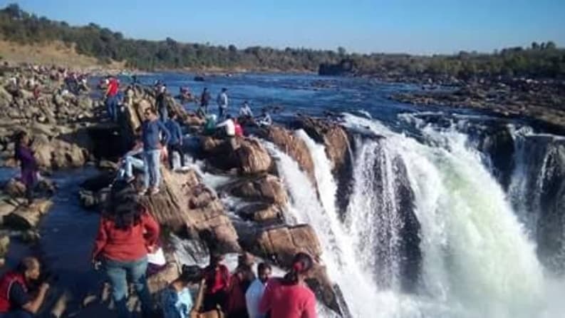 कोरोना वायरस: धारा 144 लागू होने के बाद भी पर्यटन स्थलों में लोगो की आवाजाही जारी
