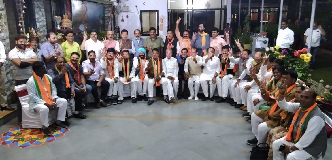 कांग्रेस से बीजेपी में शामिल पूर्व विधायक भोपाल पहुंचे, शिवराज और वीडी शर्मा से मिले