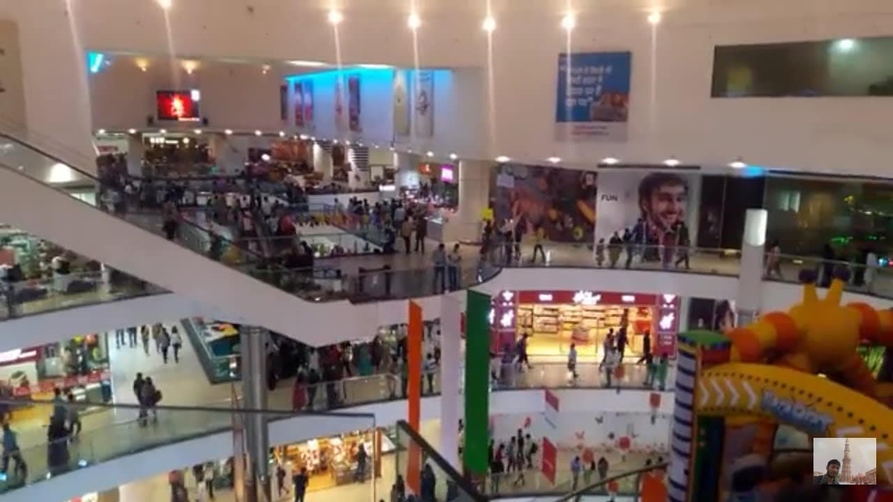 अब कोरोना की चपेट में आया शॉपिंग मॉल