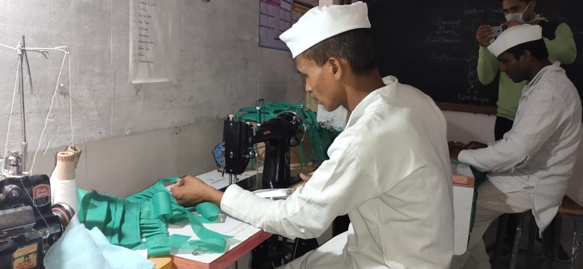 कोरोना वायरस : बैतूल जेल में कैदी खुद ही तैयार कर रहे हैं मास्क