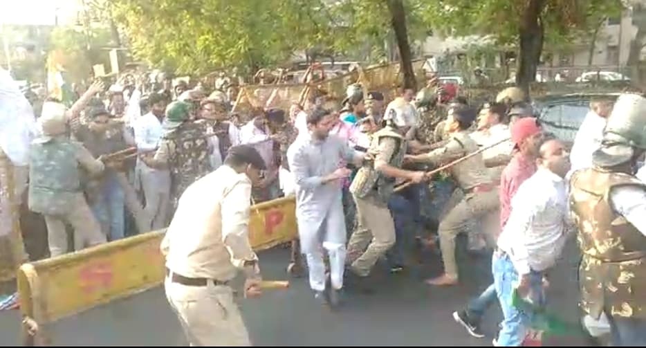 MP : आपस में भिड़े बीजेपी-कांग्रेस कार्यकर्ता, पथराव में कई घायल, धारा 144 लागू