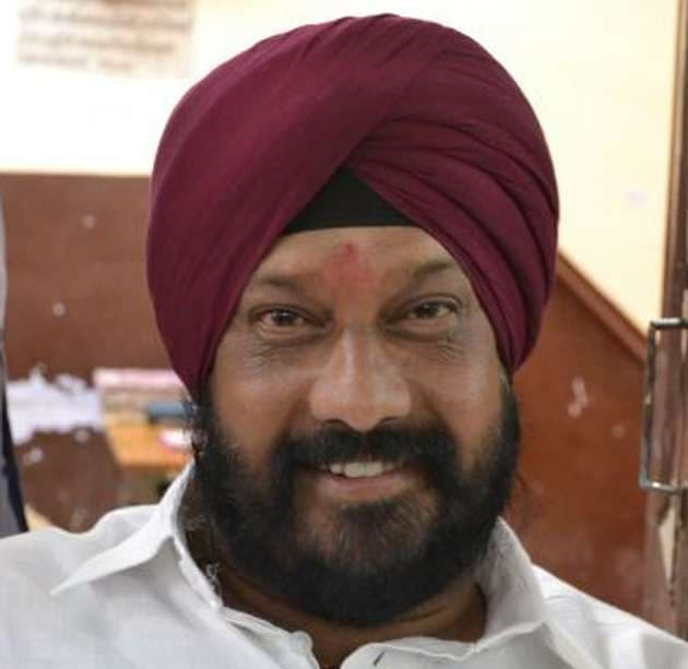 कहां हैं कांग्रेस विधायक डंग, एक घंटे के लिये सोशल मीडिया पर दिखी तस्वीर