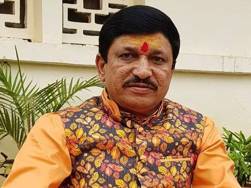 आखिर किसके होंगे नारायण !