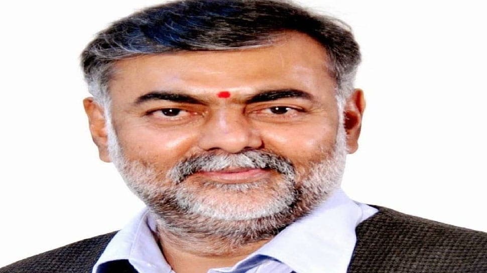 जब पूछा कब तक रहेगा लॉक डाउन तो केंद्रीय मंत्री प्रह्लाद पटेल ने साधी चुप्पी