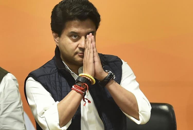 भोपाल नही पहले दिल्ली जाएंगे बागी विधायक, सिंधिया से करेंगे मुलाकात