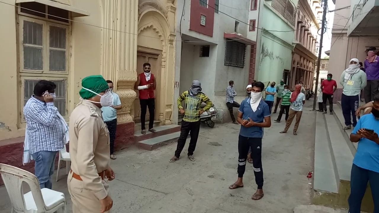 बुरहानपुर में कंटेनमेंट एरिया में ड्रोन और सीसीटीवी से नजर, घरों में मुहैया कराई जाएगी आवश्यक वस्तुएं