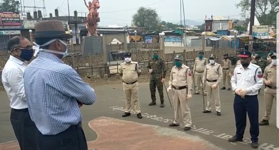DIG ने पुलिस जवानों को दी व्यवस्था बनाने के साथ अपनी सुरक्षा की भी सलाह