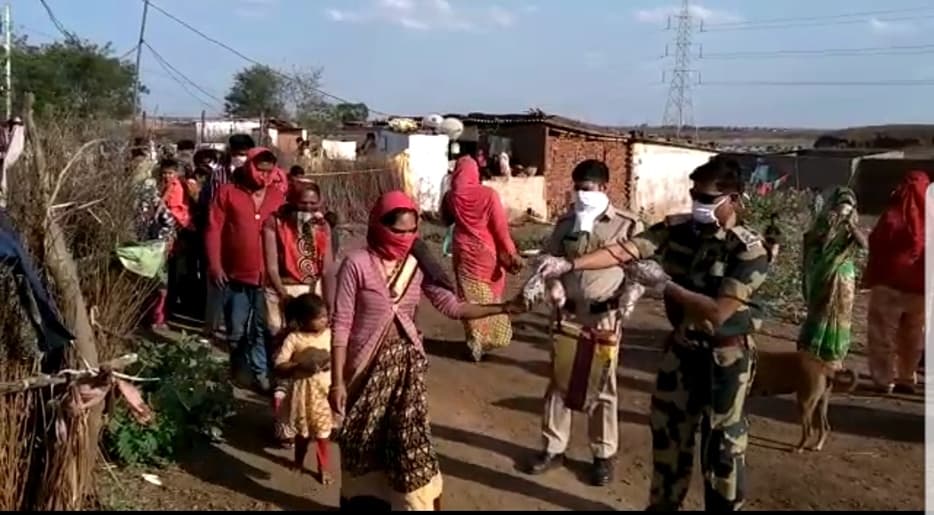 सब इंस्पेक्टर ने शुरू की गीत गाकर लोगों को जागरुक करने की मुहिम