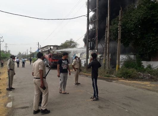 मंडीदीप : फैक्ट्री में लगी भीषण आग, फायर ब्रिगेड मौके पर, बड़े नुकसान की आशंका