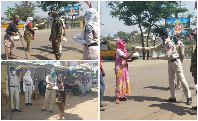 “देशभक्ति जन सेवा स्लोगन” को चरितार्थ कर रहे पुलिस के जवान