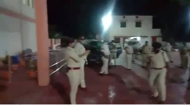 TI ने गाया गाना, पुलिसकर्मियों संग जमकर थिरकी CSP, देखें वीडियो