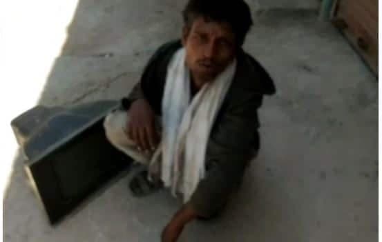 भूख से परेशान मजदूर घर से निकला टीवी बेचने, SDM ने दिखाई मानवता