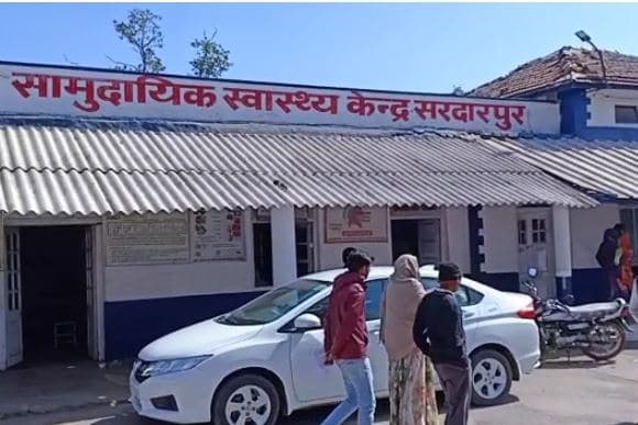 चोरों ने किसान पर की फायरिंग, पिता-पुत्र की मौत, एक घायल