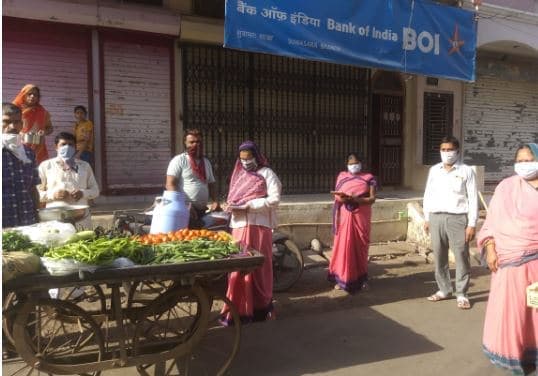 प्रशासन के सभी दावे फेल, बिना किट के सर्वे कर रहे है कर्मचारी