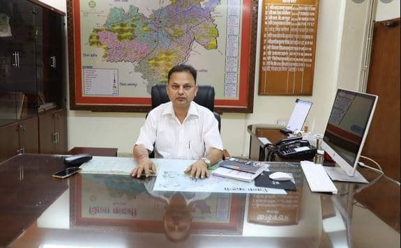 कटनी कलेक्टर शशि भूषण सिंह ने पेश की अनोखी मिसाल