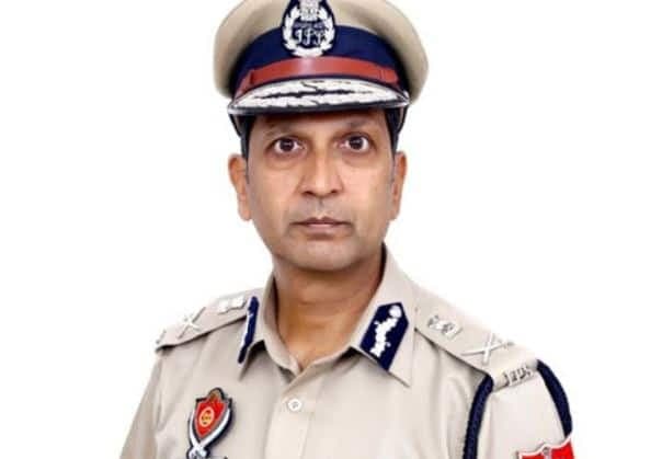 लॉकडाउन के बीच पुलिसकर्मियों पर हमला, ASI के हाथ काटे, इलाके में तनाव