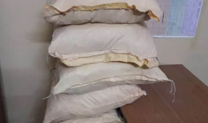 प्रतिबन्ध के बाद भी बिक रही तंबाकू, पुलिस ने पकड़ा जखीरा, वैन सहित 3 गिरफ्तार