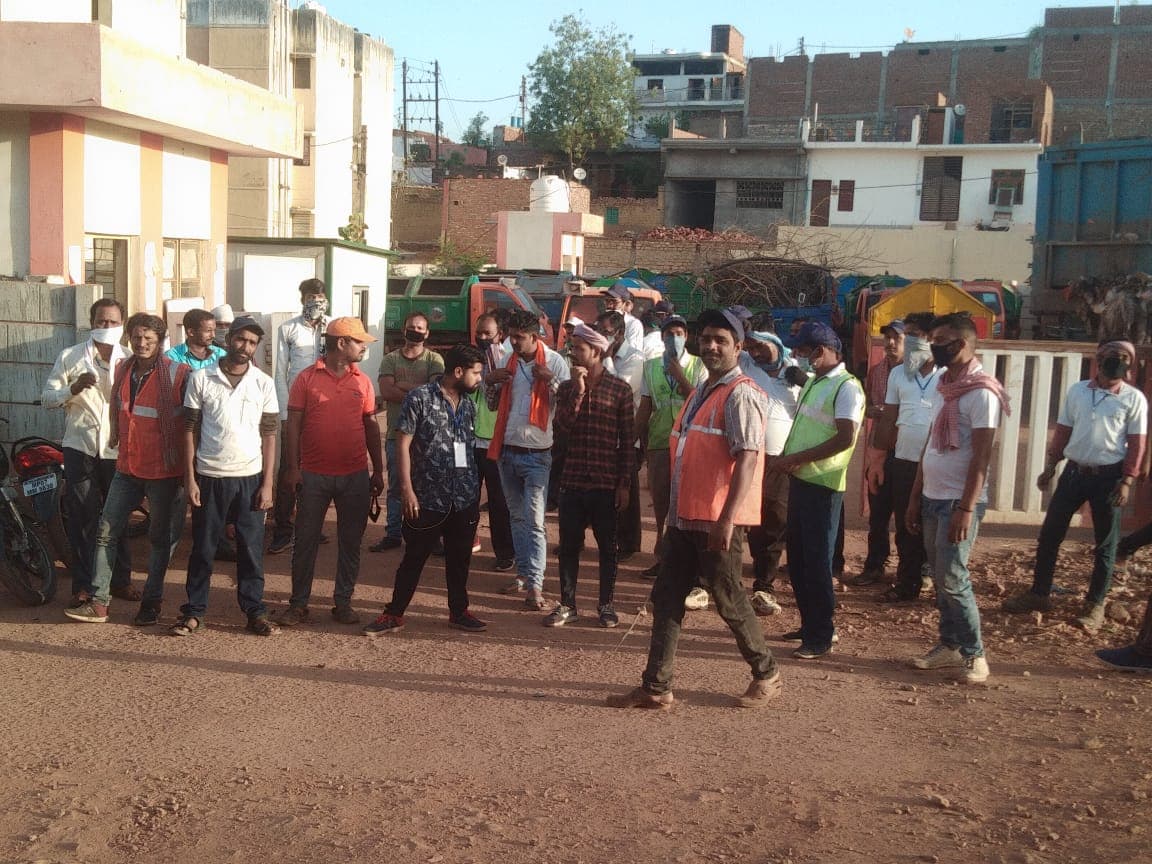 लॉकडाउन में काटी सफाईकर्मियों की सेलरी, काम बन्द, सफाई व्यवस्था प्रभावित