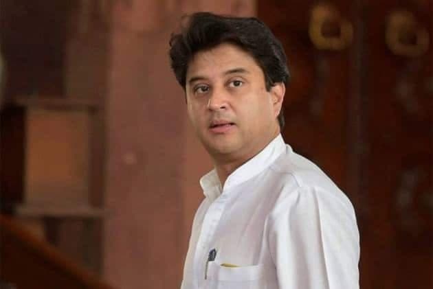 कभी सिंधिया के घोर समर्थक रहे ये कांग्रेसी नेता अब उन्हें बता रहे सत्ता लोभी