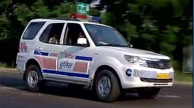 अशोकनगर: अस्पताल की लापरवाही के बीच पुलिसकर्मियों की संवेदनशीलता