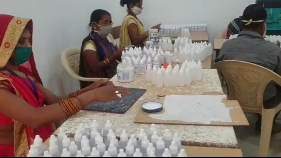 आजीविका मिशन दमोह के मास्क-सेनाटाइजर को मिली केंद्र की सराहना, पंचायत एवं ग्रामीण विकास विभाग ने किया ट्वीट
