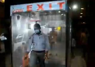 भोपाल में लगी मप्र की पहली फुल बॉडी सेनेटाइजेशन मशीन