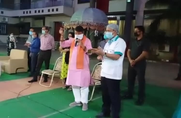 कैलाश विजयवर्गीय ने क्वारेंटाइन सेंटर में सुनाए मधुर नगमें, म्यूजिकल थैरेपी से राहत पहुंचाने की कोशिश