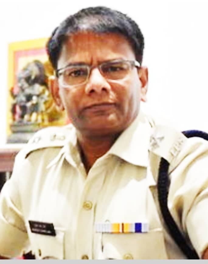 पुलिस अधिकारी ने पेश की इंसानियत की मिसाल, थाना प्रभारी के इलाज के लिये खर्चे हजारों रूपये