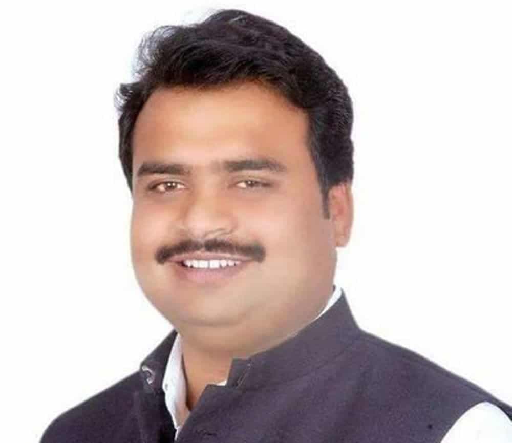 कांग्रेस विधायक के खिलाफ FIR, लॉकडाउन में बैठ गए धरने पर