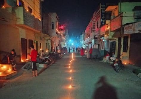 दीपों की रौशनी से रोशन हुआ मंदसौर, गूंजे देशभक्ति के नारे