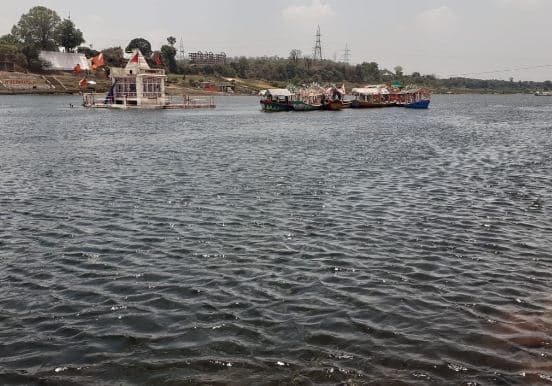 लॉकडाउन में बदला नर्मदा का स्वरुप, सालों बाद दिख रहा ऐसा नजारा