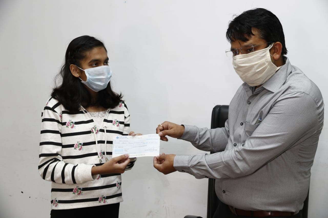 13 साल की बच्ची ने अपने जन्मदिन पर दान किये 11 हजार रूपये, 8 साल से कर रही थी बचत