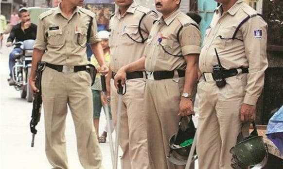 अवैध शराब के परिवहन पर कार्रवाई, थाना प्रभारी लाइन अटैच, दो आरक्षक सस्पेंड