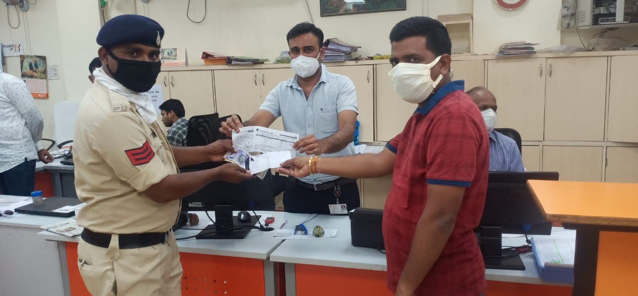 पुलिसकर्मी ने नवजात बेटे के नाम से प्रधानमंत्री आपदा कोष में किया दान