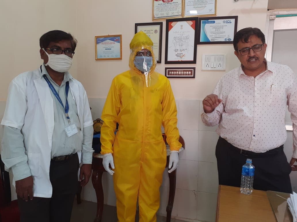 जबलपुर CMHO ने बनाई कोरोना वायरस से बचाव की PPE किट, स्वास्थ्य विभाग से मांगी मंजूरी
