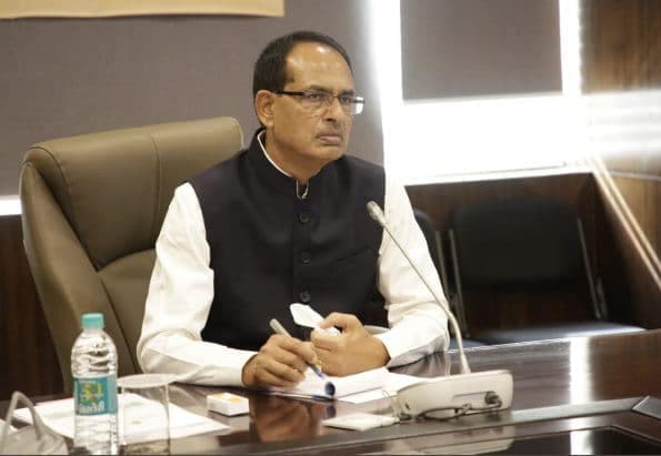 CM शिवराज का बड़ा फैसला, ‘दूसरे राज्यों में फंसे मप्र के मजदूरों को वापस लाएगी सरकार’