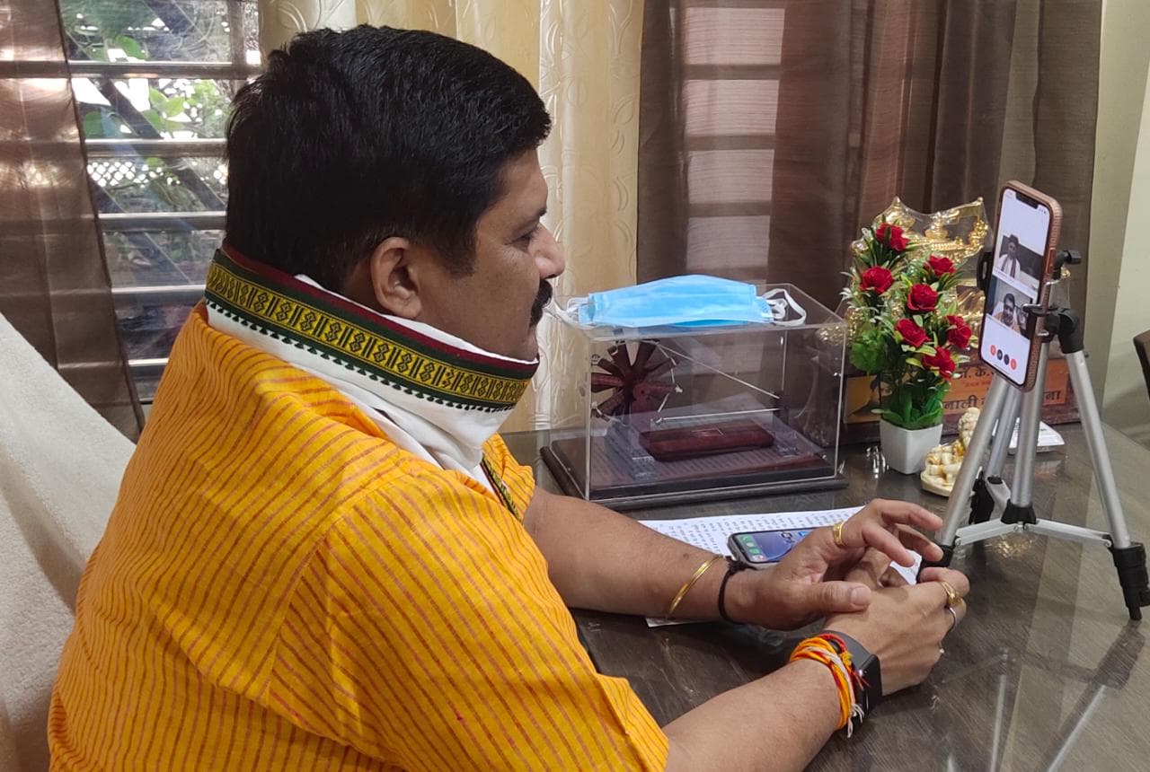 सांसद के पी यादव ने की पलायन कर आए मजदूरों के लिए रोजगार की मांग
