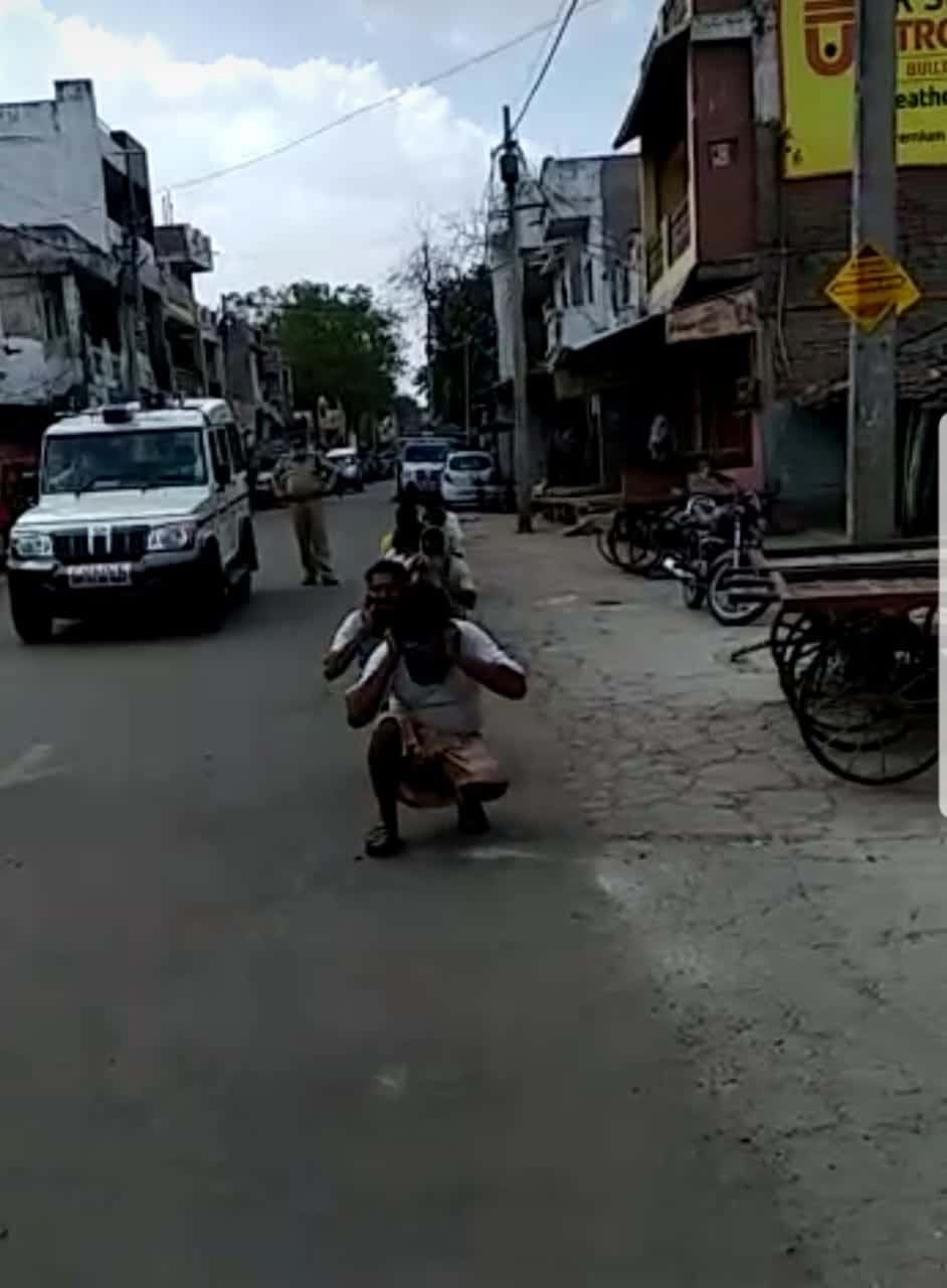 पार्टी करने पर पुलिस ने लाइन बनाकर लोगों से कराई उठक-बैठक, वीडियो वायरल