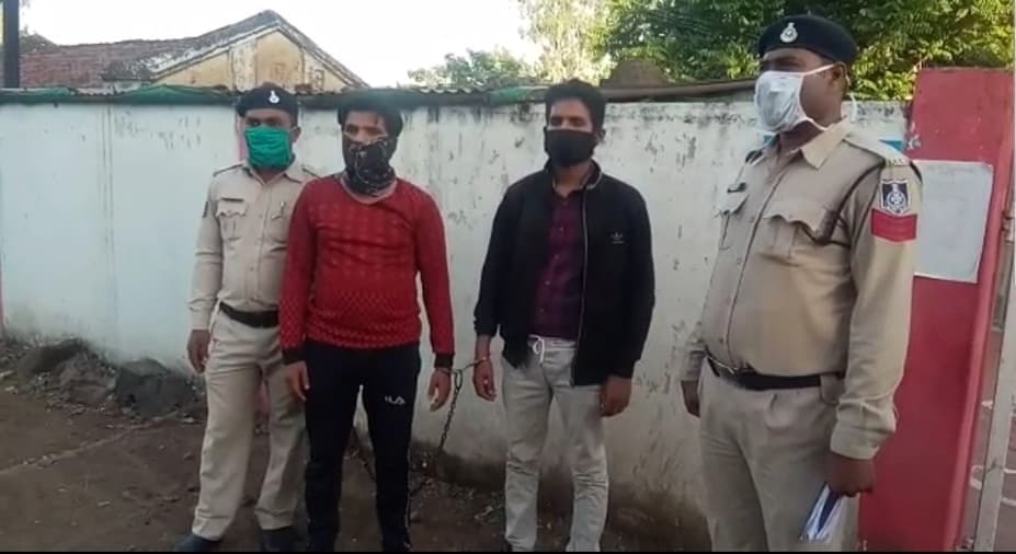 लॉकडाउन के दौरान देसी कट्टा और जिंदा कारतूस के साथ पुलिस के हत्थे चढ़े बदमाश