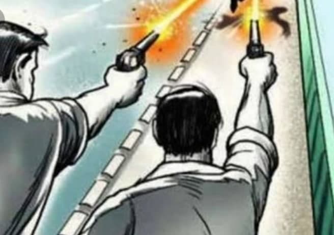 मामूली विवाद पर पार्षद ने की फायरिंग और पथराव, मामला दर्ज करने पर TI लाइन अटैच