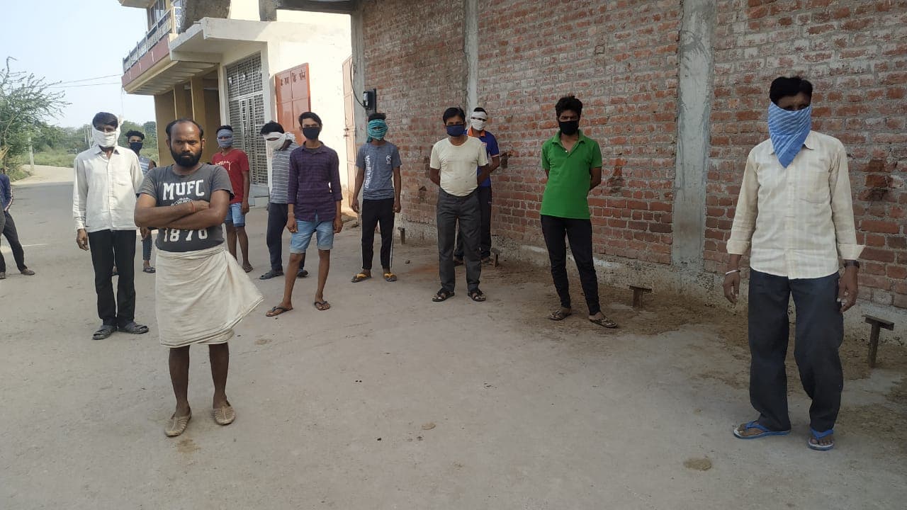 ग्रामीणों का हाल बेहाल,15 दिन से गाँव में नहीं बिजली,अफसर डीपी के लिये मांग रहे पैसे