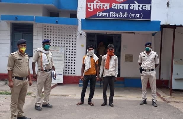 मोरवा पुलिस को बड़ी कामयाबी,चोरी के कबाड़ से भरा मालवाहक पकड़ा,2 गिरफ्तार