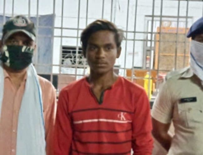 सगा भाई ही निकला बहन का हत्यारा, बदनामी से बचने बहन को कुल्हाड़ी से मारा