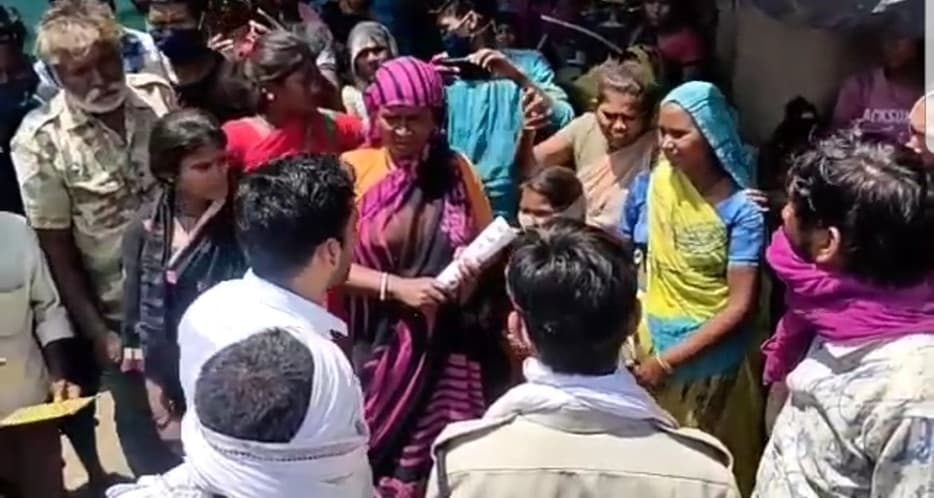 नगर निगम के अतिक्रमण विरोधी अमले पर बस्ती वालों का हमला,निगम उपायुक्त स्टेनो सहित 8 घायल