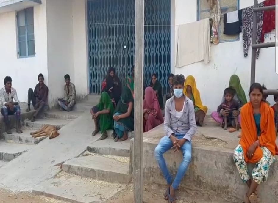 गांव लौटने के बाद अब मजदूरों के सामने आजीविका की समस्या, बिना काम के कैसे भरे पेट