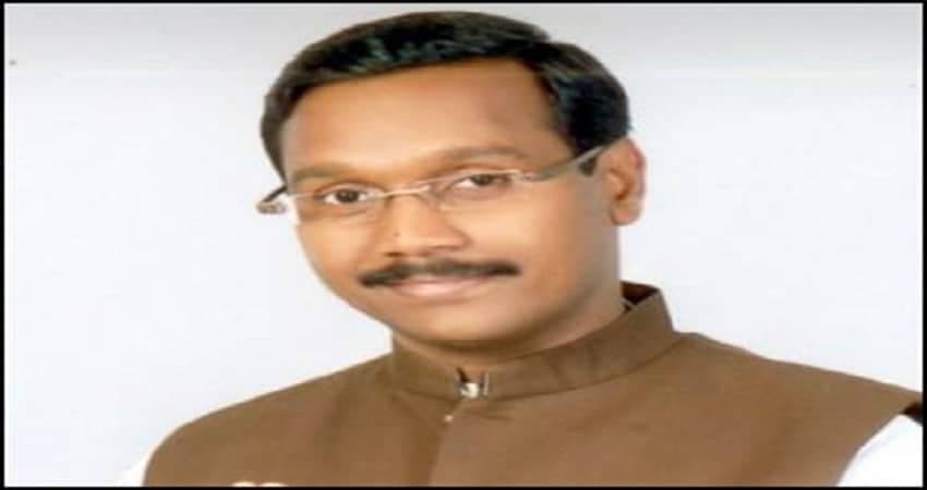 पूर्वमंत्री का आरोप..”महाराज” के कहने पर होते थे कांग्रेस में फैसले