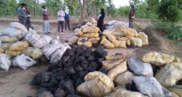 बोरीखेड़ा में पकड़ाया काले सोने का जखीरा